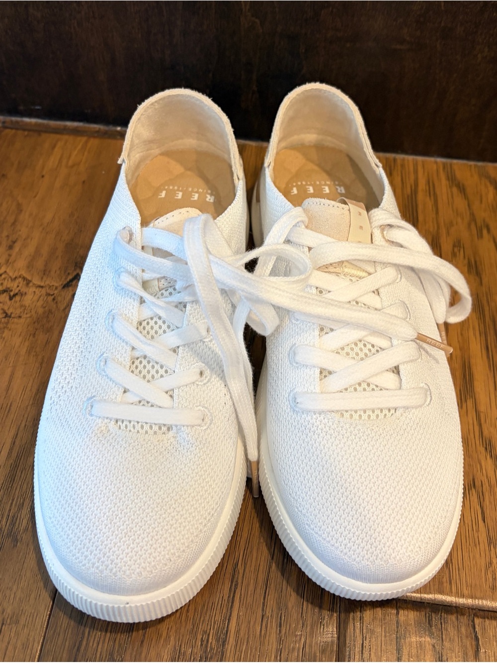 Reef Women’s White Knit Lace-Up Sneakers- new   Never worn